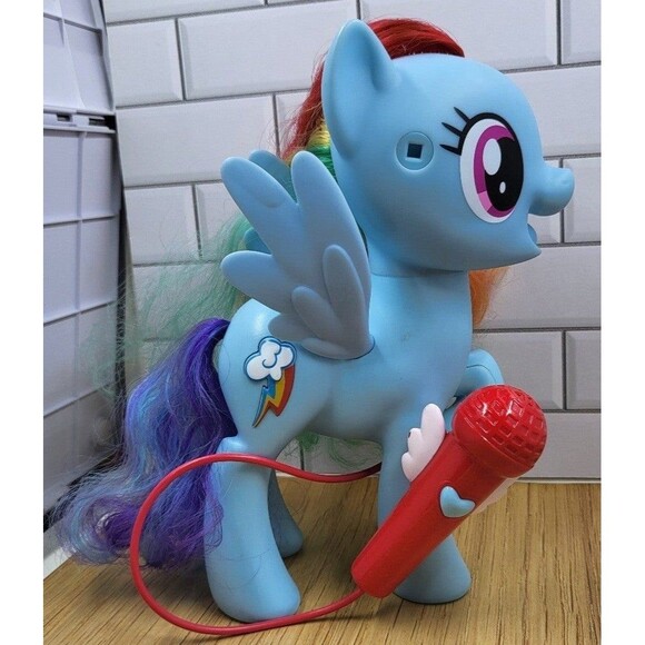 My Little Pony singing Rainbow Dash - Picture 1 of 6